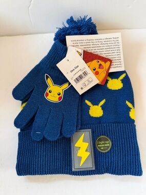 New Pokémon Pikachu Beanie and Glove Set